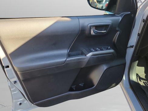 Used 2020 Toyota Tacoma TRD Sport RWD image 6