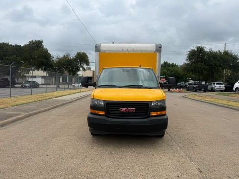 Used 2021 GMC Savana 3500 Extended w/ Power Convenience Package RWD image 3