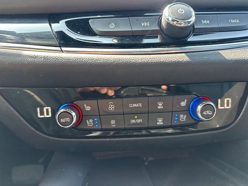 Used 2024 Buick Enclave Premium image 17