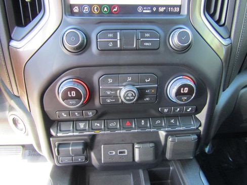 Used 2022 Chevrolet Silverado 3500 High Country image 19