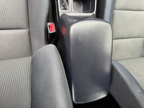 Used 2015 Toyota RAV4 LE AWD/4WD image 21