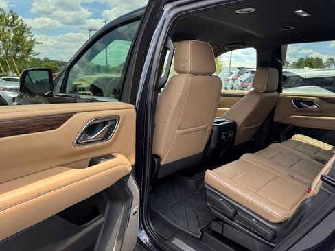 Used 2023 Chevrolet Tahoe Premier AWD/4WD image 39