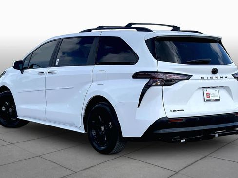 Used 2026 Toyota Sienna XLE Woodland Edition AWD/4WD image 12