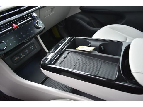 New 2025 Hyundai Tucson Limited image 28