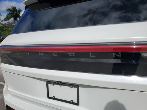 New 2025 Lincoln Navigator L Reserve AWD/4WD image 5