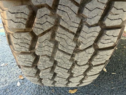 Used 1999 Chevrolet Tahoe 4WD 2-Door w/ Preferred Equipment Group image 28