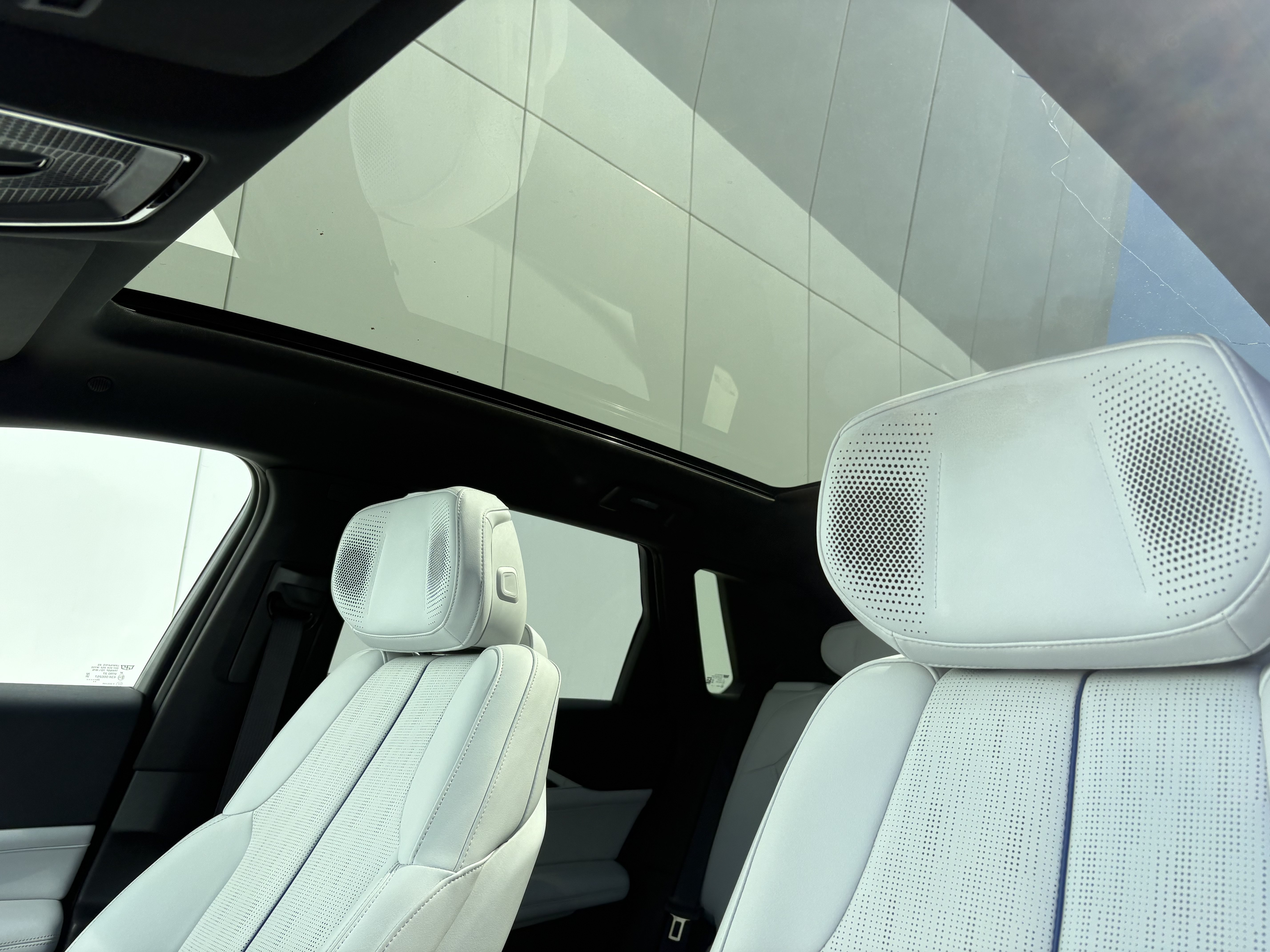 Used 2024 Cadillac Lyriq Luxury AWD/4WD image 15