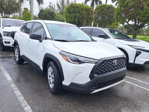 Used 2025 Toyota Corolla Cross L image 2