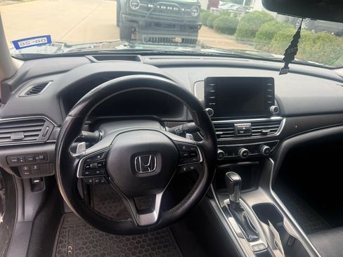 Used 2018 Honda Accord Touring image 2