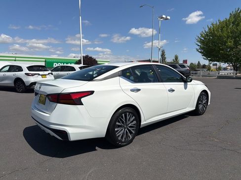Used 2025 Nissan Altima 2.5 SV FWD image 5