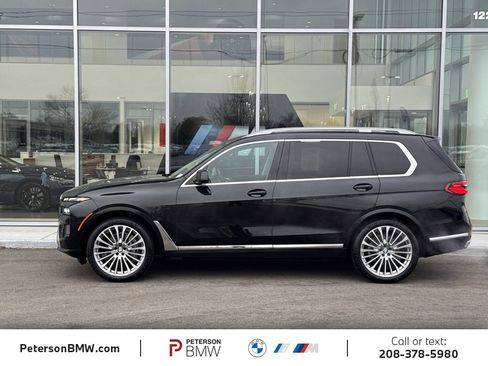 Used 2023 BMW X7 xDrive40i w/ Premium Package image 2