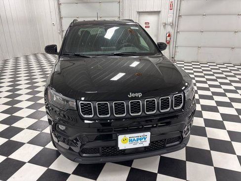 Used 2026 Jeep Compass Latitude AWD/4WD image 2