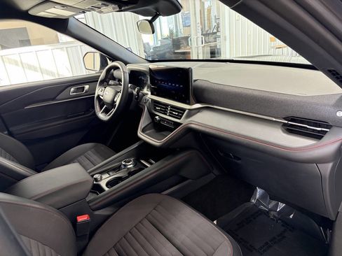 Used 2025 Ford Explorer ST-Line w/ ST-Line Street Pack image 38