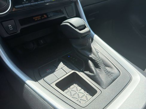 Used 2021 Toyota RAV4 LE FWD image 32