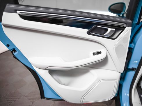 Certified 2023 Porsche Macan image 26