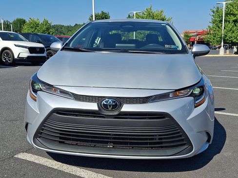 Used 2025 Toyota Corolla LE FWD image 2