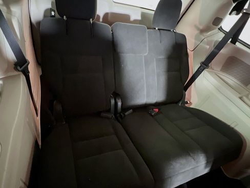 Used 2016 Dodge Grand Caravan SE image 24