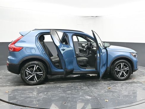 Used 2024 Volvo XC40 B5 Core image 55
