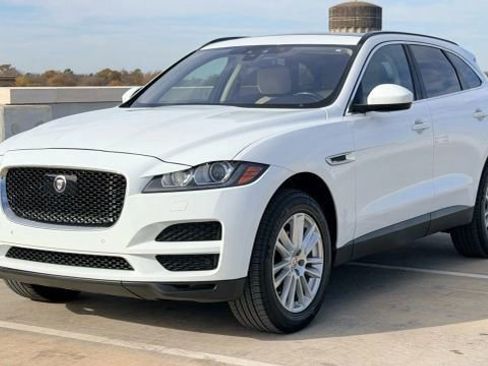 Used 2019 Jaguar F-PACE Prestige image 3