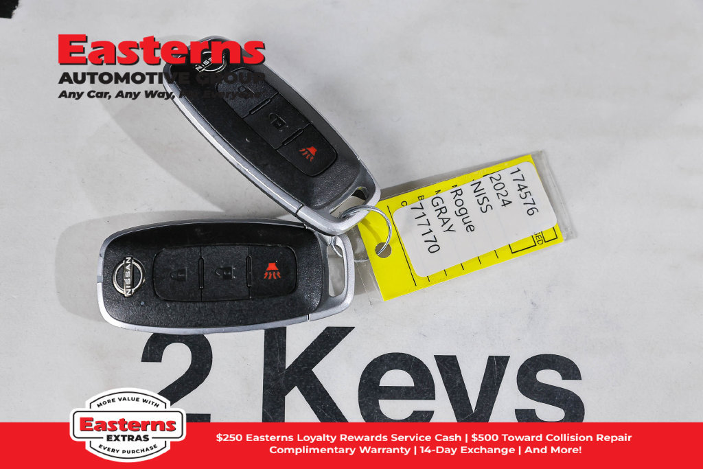 Used 2024 Nissan Rogue S AWD/4WD image 7