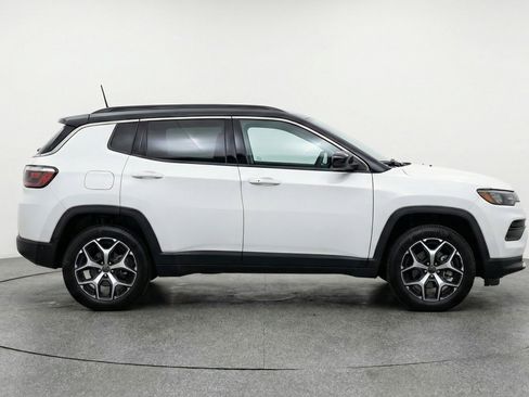 Used 2025 Jeep Compass Limited AWD/4WD image 11