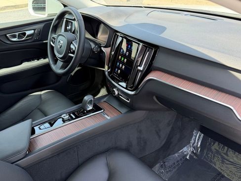 Used 2024 Volvo V60 B5 Cross Country Plus image 15