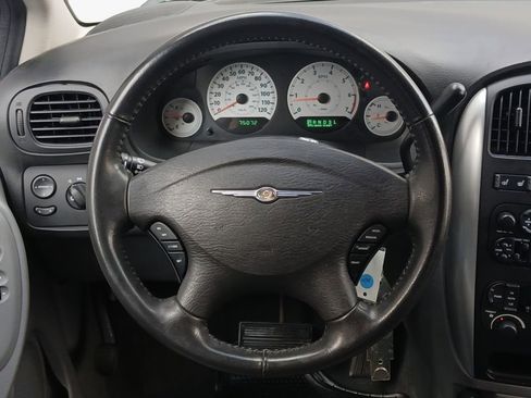 Used 2005 Chrysler Town & Country Touring w/ Leather Interior Group FWD image 21