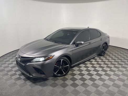 Used 2020 Toyota Camry XSE FWD image 1