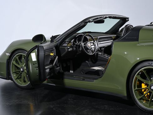 Used 2019 Porsche 911 Speedster RWD image 13