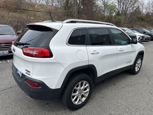 Used 2016 Jeep Cherokee Latitude w/ Safety/Convenience Group AWD/4WD image 4