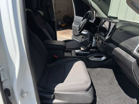 Used 2025 Nissan Frontier SV AWD/4WD image 32