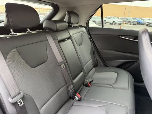 Used 2024 Kia Niro EX FWD image 36
