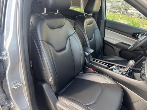 Used 2025 Jeep Compass Limited AWD/4WD image 37