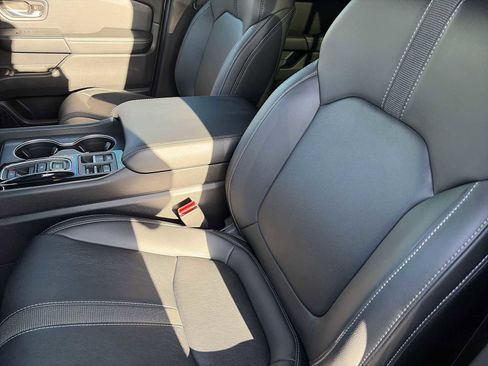 Used 2023 Honda Pilot Touring image 13