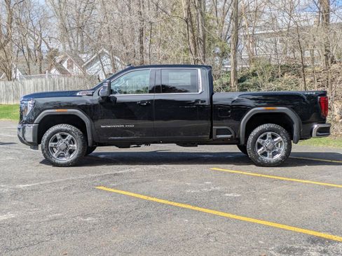 New 2026 GMC Sierra 2500 SLE w/ SLE Value Package; AWD/4WD image 4