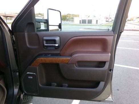 Used 2015 Chevrolet Silverado 2500 High Country w/ Duramax Plus Package image 24