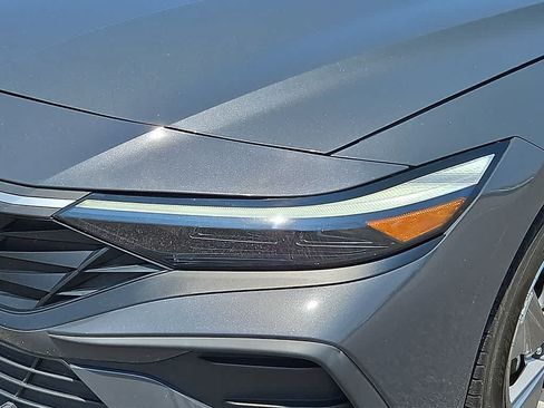 Used 2024 Hyundai Elantra SE FWD image 8
