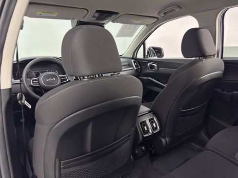 Used 2022 Kia Sorento LX image 29