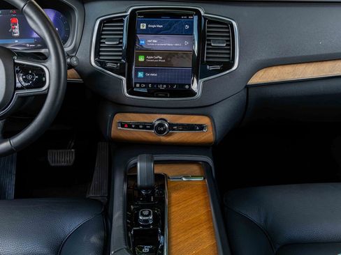 Used 2025 Volvo XC90 B6 Plus image 10