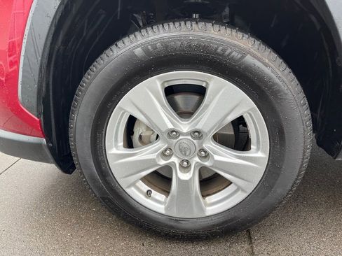 Used 2019 Toyota RAV4 LE AWD/4WD image 9
