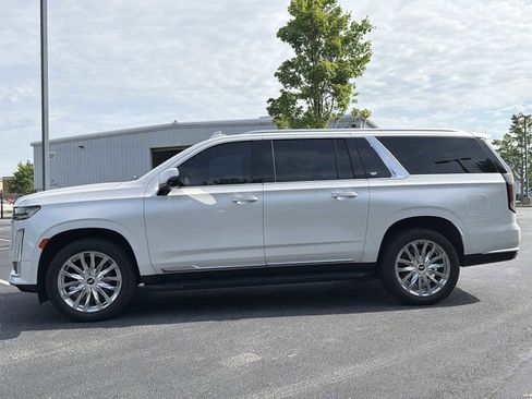 Used 2023 Cadillac Escalade ESV Premium Luxury AWD/4WD image 28