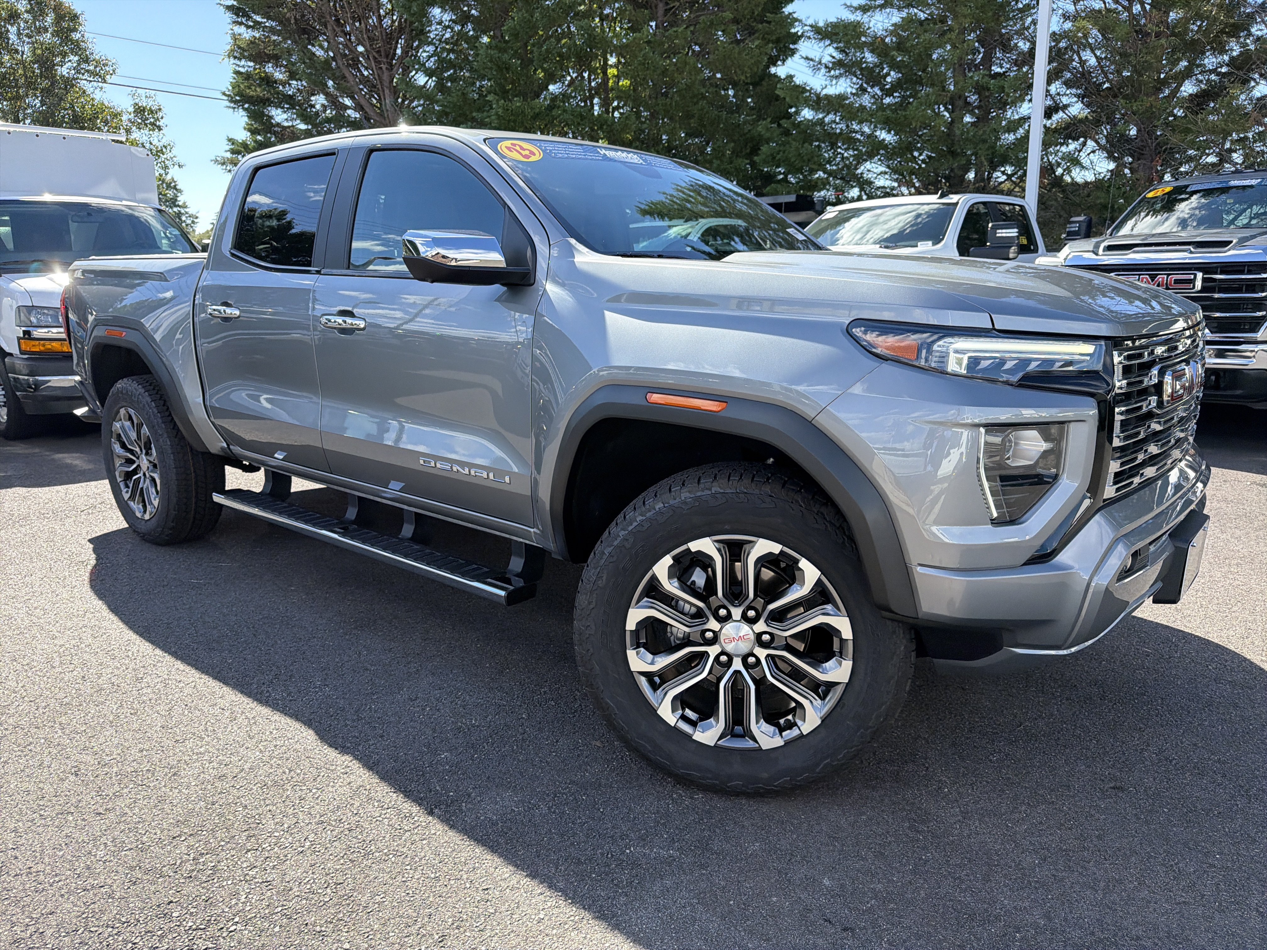 Used 2023 GMC Canyon Denali AWD/4WD image 2