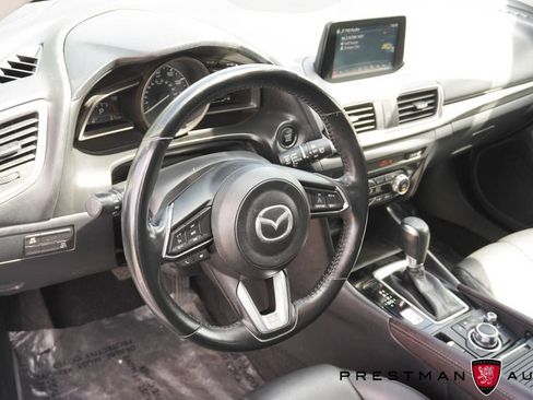 Used 2018 MAZDA MAZDA3 Touring FWD image 18