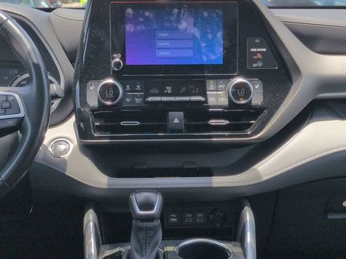 Certified 2023 Toyota Highlander XLE FWD image 18