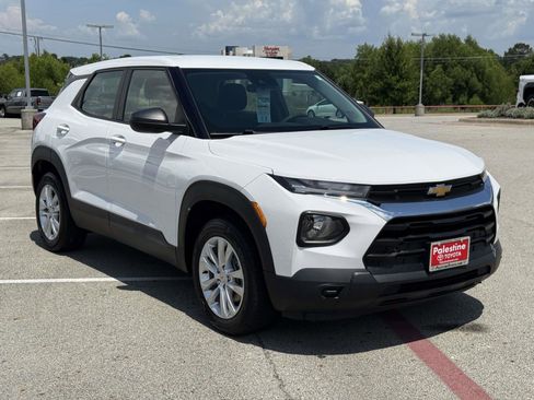 Used 2023 Chevrolet TrailBlazer LS AWD/4WD image 1