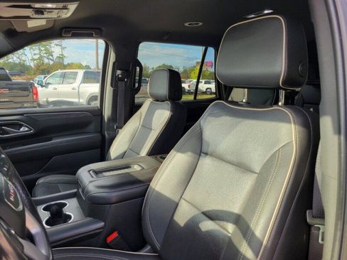 Used 2022 GMC Yukon SLT w/ SLT Luxury Package image 13