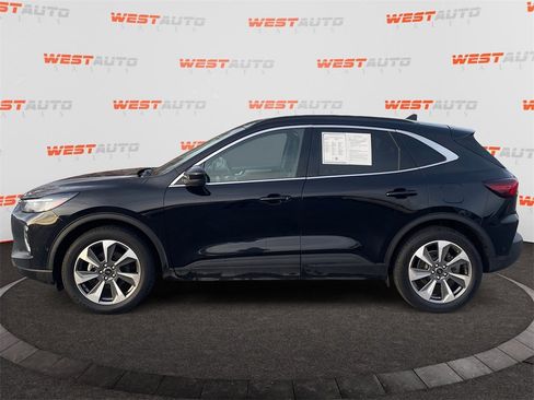 Used 2023 Ford Escape Platinum w/ Premium Technology Package image 2