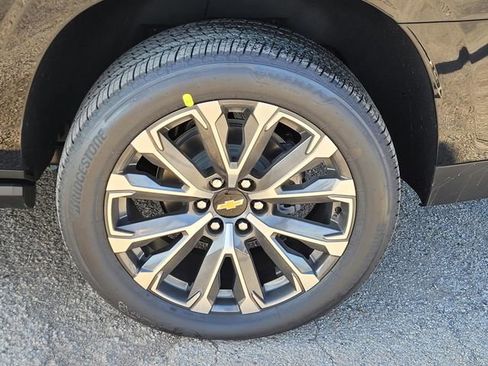 New 2026 Chevrolet Suburban High Country image 4