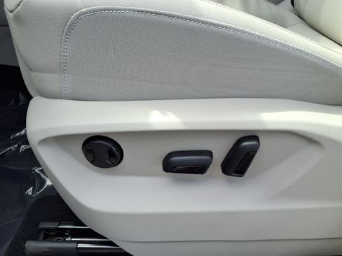 New 2026 Volkswagen Atlas SE image 10