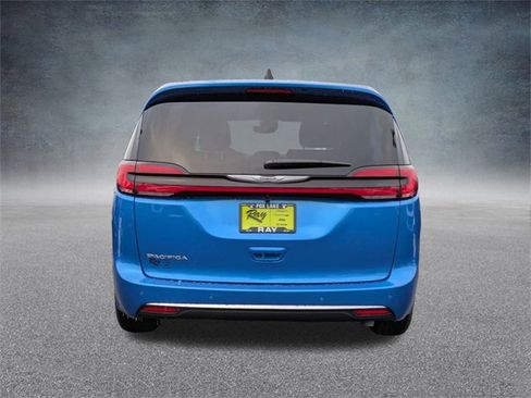 New 2026 Chrysler Pacifica Select image 5
